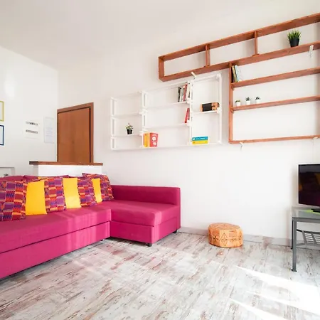 Casina, Close To Train Station Apartment *